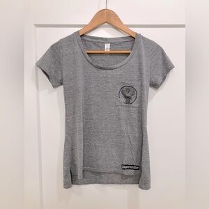 Jägermeister Scoop Neck High Low Side Slit Front Pocket Size Small Shirt in Gray